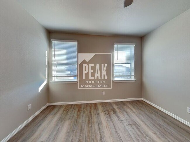 Building Photo - BRAND NEW Willow Crossing Townhomes for Re...