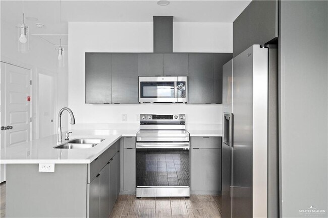 Building Photo - 13 Notre Dame Ave