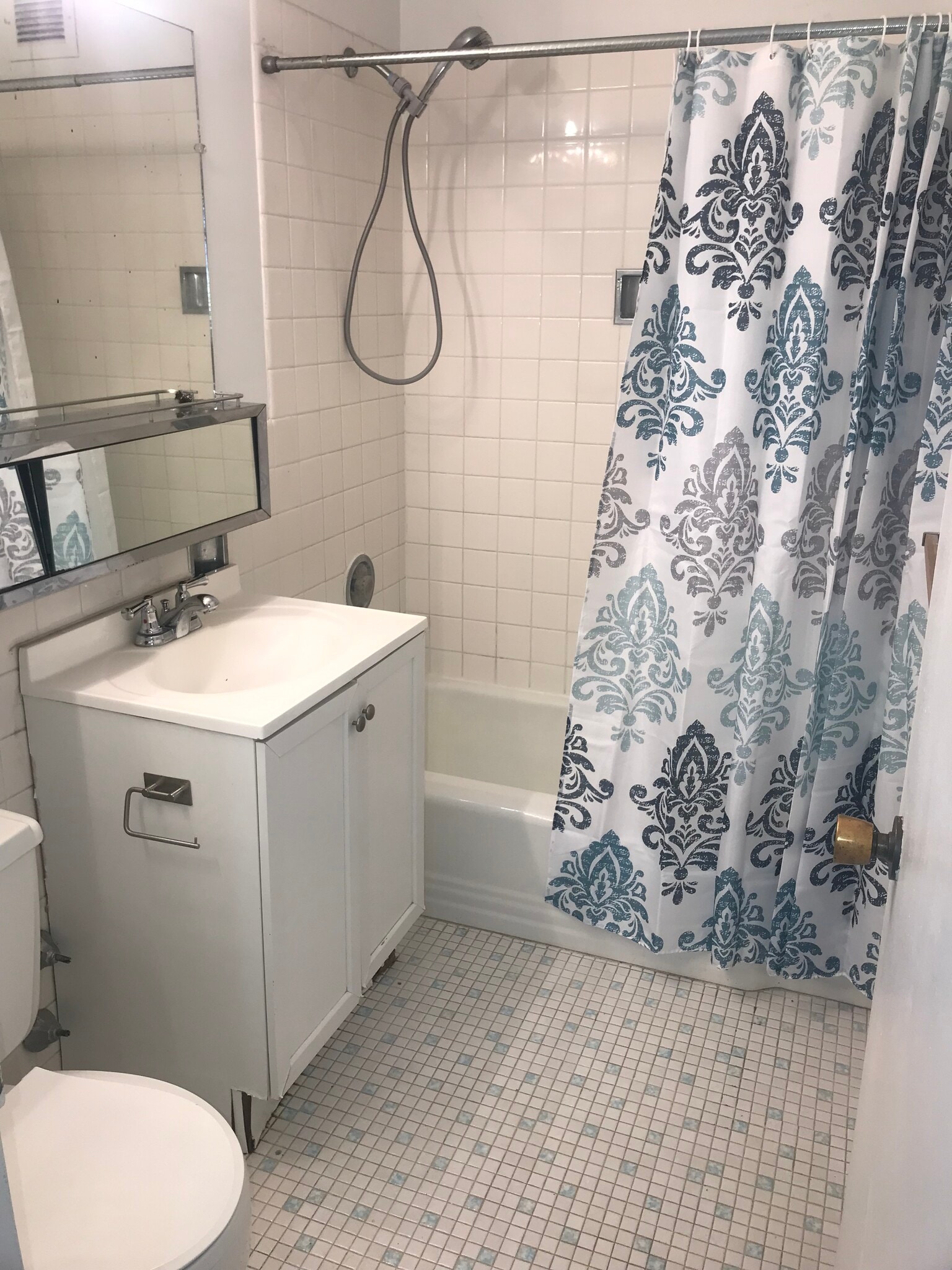 Bathroom - 6301 N Sheridan Rd
