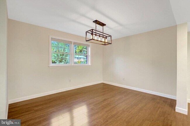 Building Photo - 6805 Reynard Dr