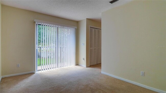 Building Photo - 15206 W Pond Woods Dr