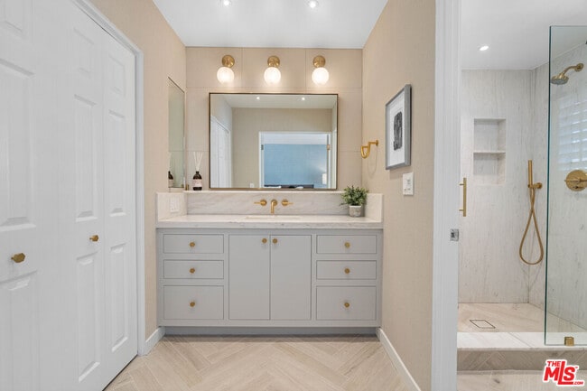 Building Photo - 13072 Maxella Ave