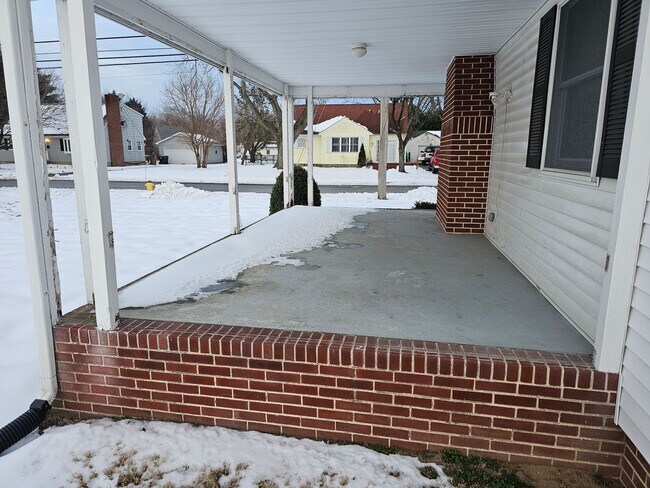 Building Photo - 616 N Washington St