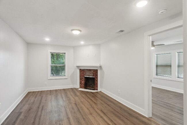 Building Photo - 502 W 48th St