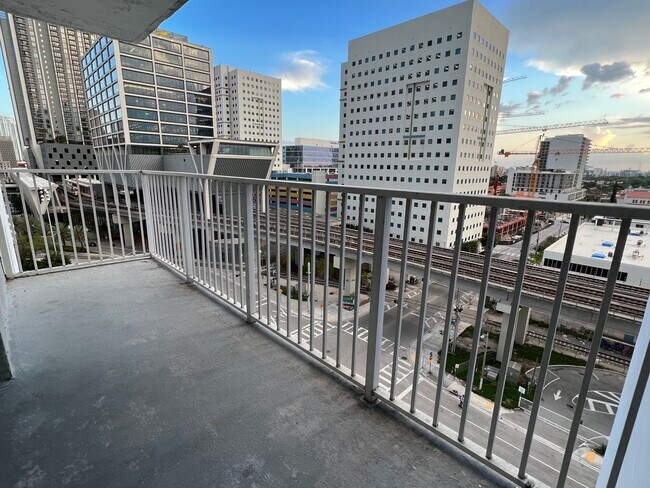 Large Balcony - 850 N Miami Ave
