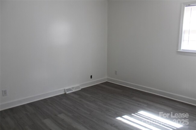 Building Photo - 5525 Amity Pl