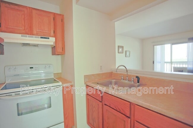 Building Photo - 1243 Cedars Ct