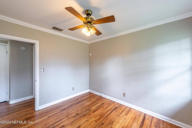 Building Photo - 4343 Pinewood Ave