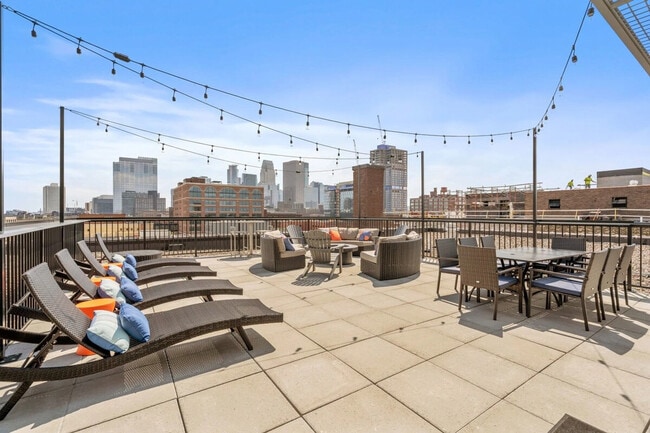 Building Photo - 606 N Washington Ave