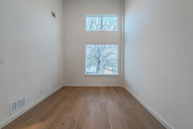 Building Photo - Stunning Newer Townhomes in Lakewood — Walk to Whole Foods, Trader Joe's & Lower Greenville
