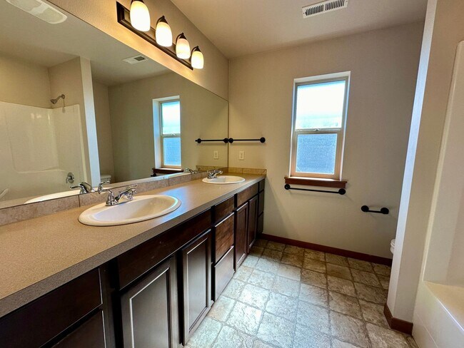 Building Photo - 5831 Pioneer Ridge Pl