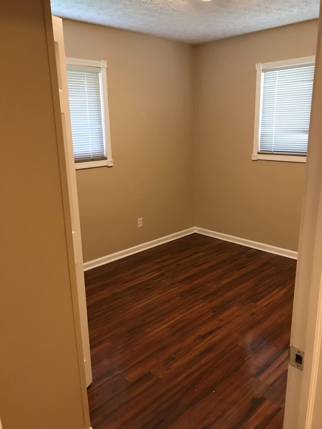 Building Photo - 2550 9th Ct