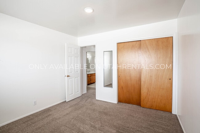 Building Photo - 742 E 200 N