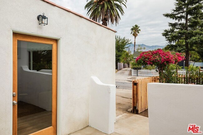 Building Photo - 784 Elmira St