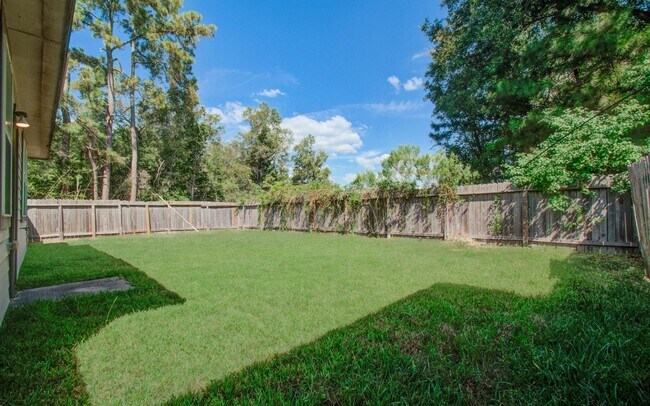 Building Photo - Open Layout & Large Backyard in Houston’s Evergreen Villas – 3 Beds, 2½ Baths