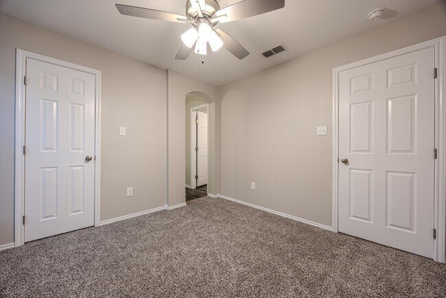 Building Photo - 8702 Shiloh Rock Dr