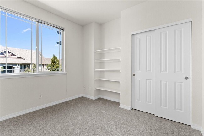 Building Photo - Beautiful 2 Bed 2 Bath Condo in Central Fo...