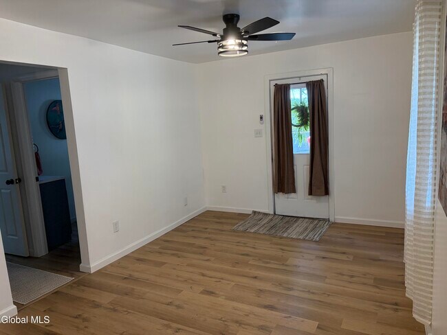 Building Photo - 905 Balltown Rd