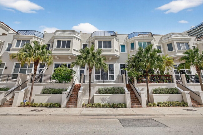 Building Photo - 508 N Birch Rd