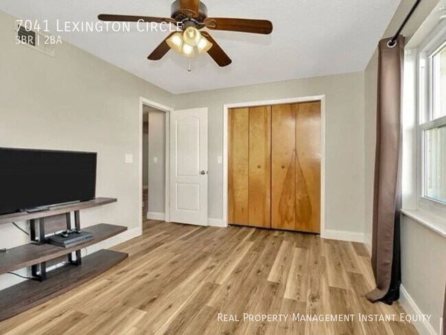 Building Photo - 7041 Lexington Cir