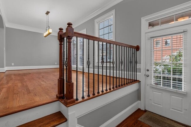 Building Photo - 1820 Dorman Ave NE