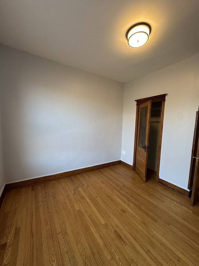 Building Photo - 1949 W Grace St