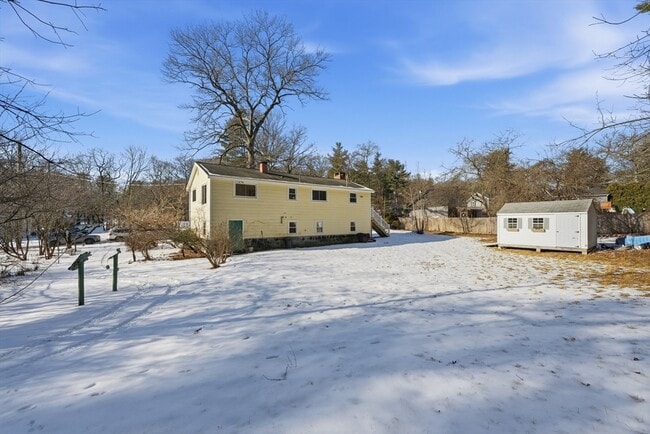 Building Photo - 43 Little John Dr