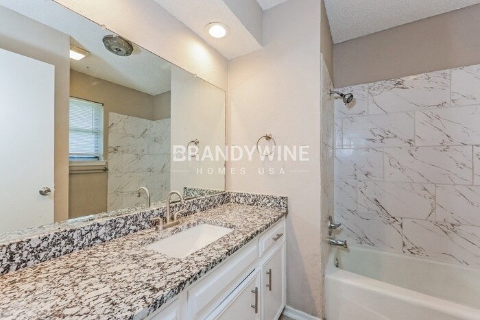 Building Photo - 2310 Stockbridge Ct
