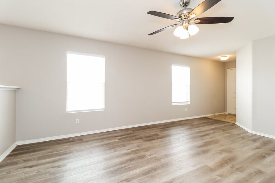 Building Photo - 4524 Waterford Dr