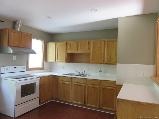 Building Photo - 760 Farmington Ave