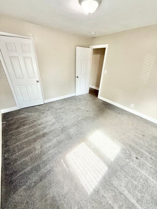 Building Photo - ***Renovated 3 Bedroom Ranch*Near Casino & Naval Hospital & Shipyard