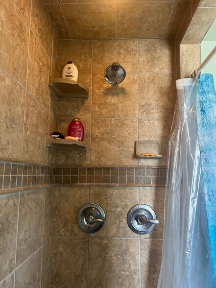 Building Photo - 404 N Harbison Ave