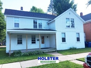 Building Photo - 4-bedroom 1 Bath Single-Family Home Near D...