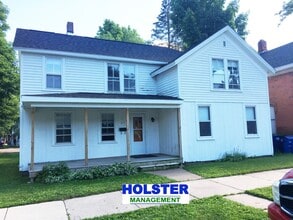 Building Photo - 4-bedroom 1 Bath Single-Family Home Near D...