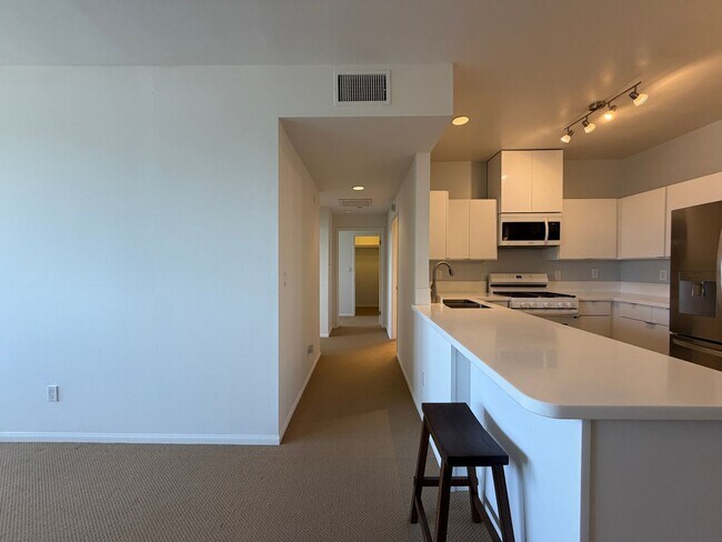 Building Photo - 13941 Sherman Way