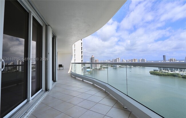 Building Photo - 7000 Island Blvd