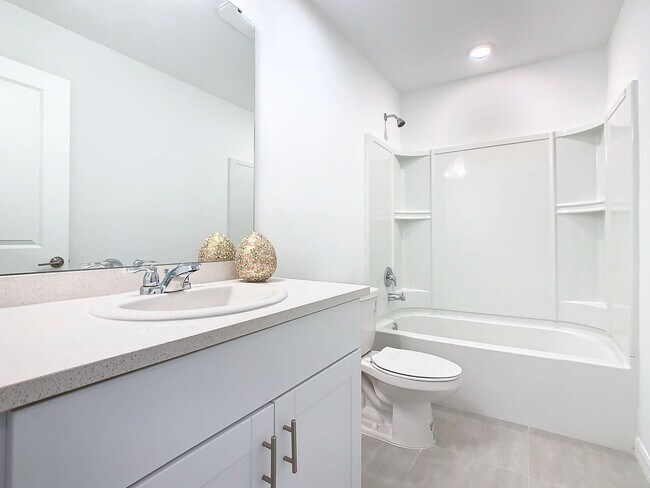 Building Photo - AVAILABLE NOW! 3/2.5 Townhome For Rent in Bellalago!