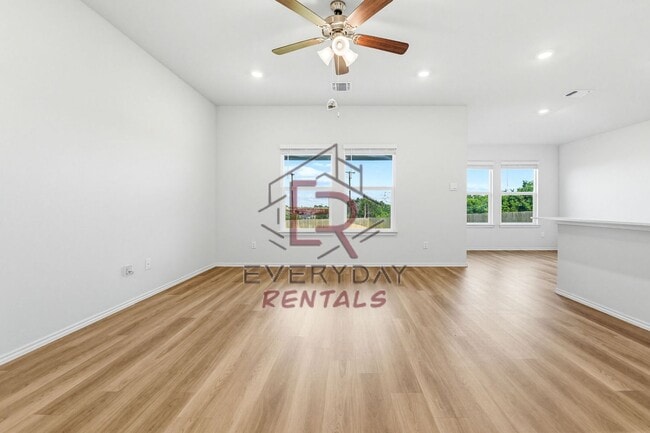 Building Photo - 3 bedroom 2 bath open concept