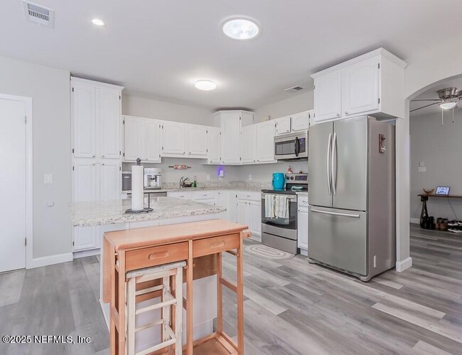 Building Photo - 1358 Hollyhock Cir