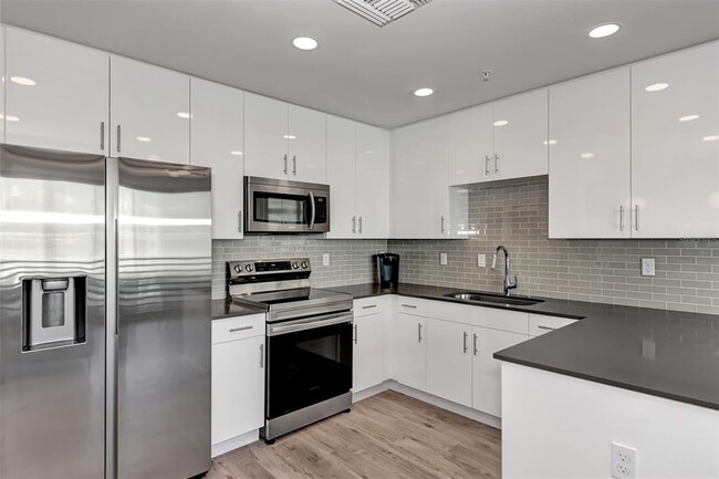 Building Photo - 1703 N Tamiami Trl