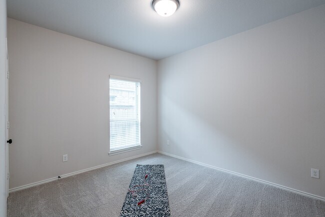 Building Photo - 15518 Lake Meridian Dr