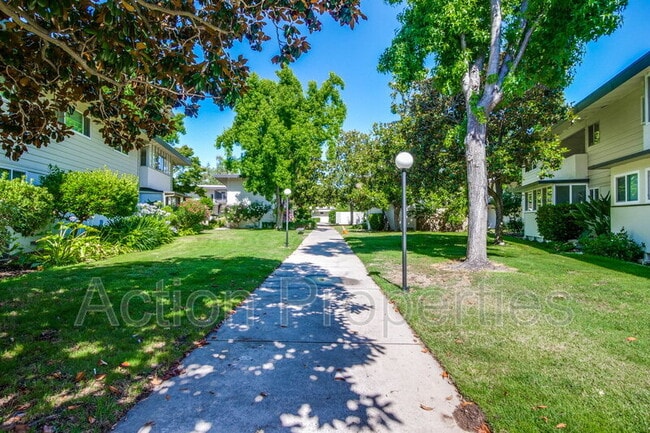 Building Photo - 14225 Lora Dr