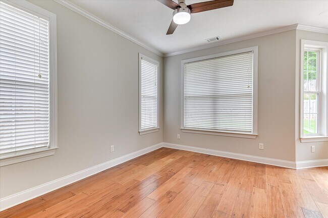 Building Photo - 1111 Sumter Landing Cir