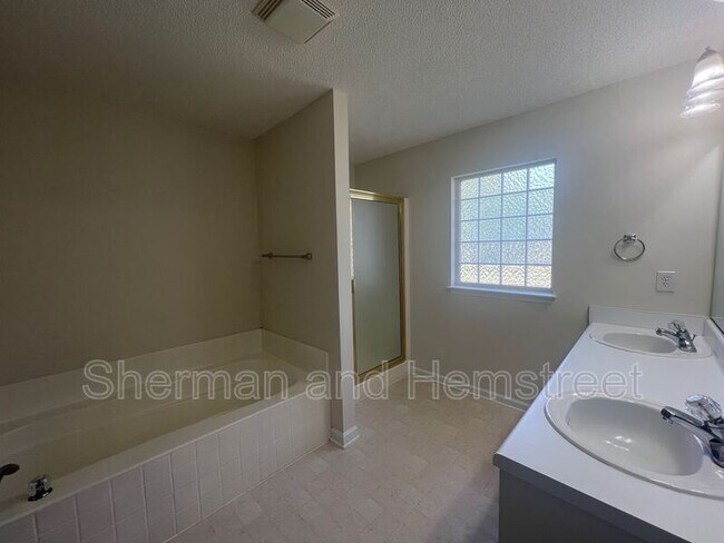 Building Photo - 3404 Thames Pl