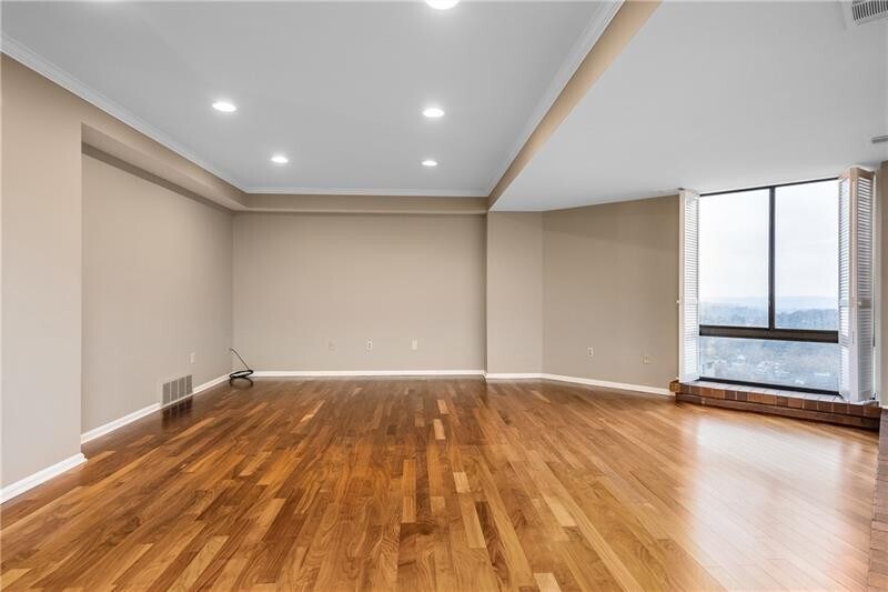 Building Photo - 1700 Grandview Ave
