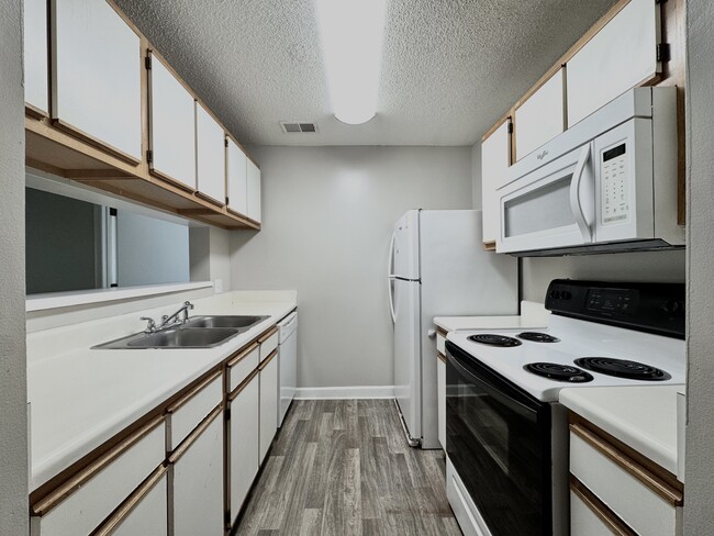 Building Photo - 303 Smith Level Rd