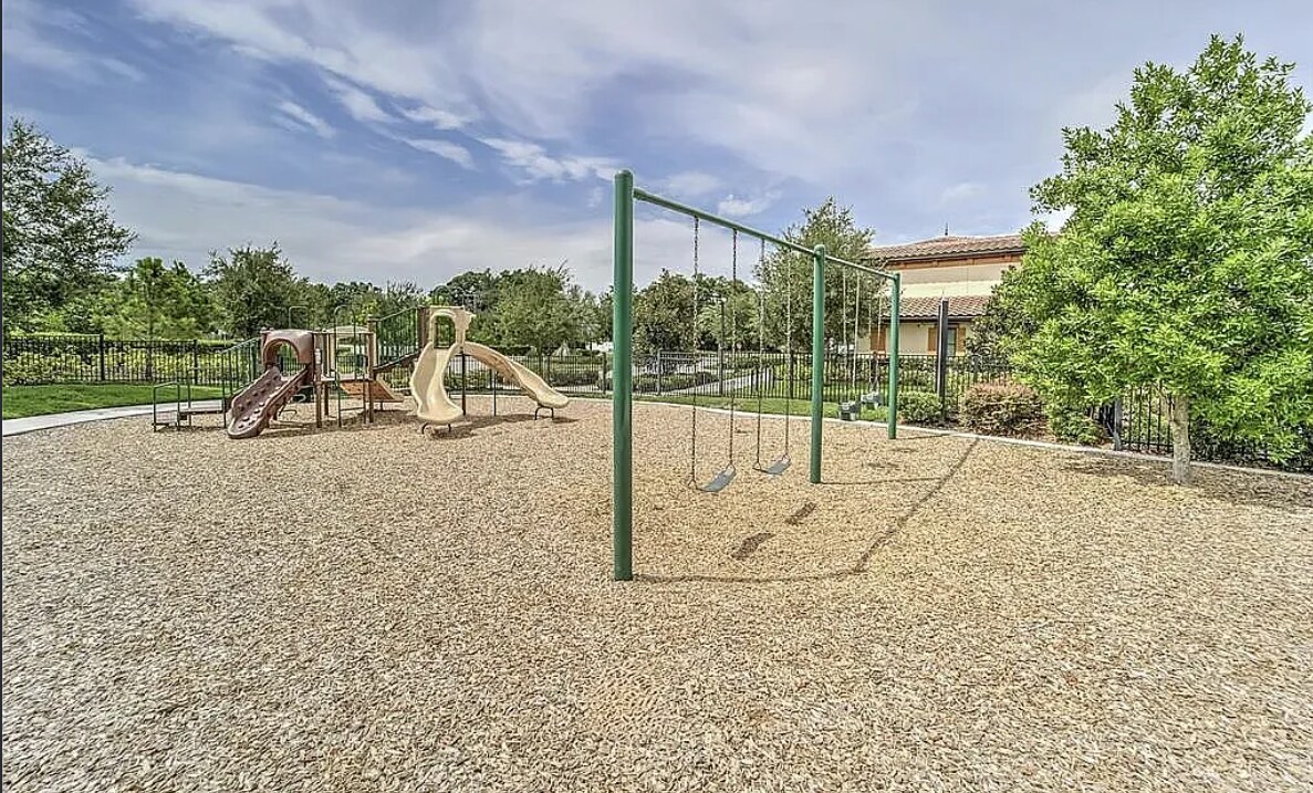 Building Photo - 923 Terra Vista St