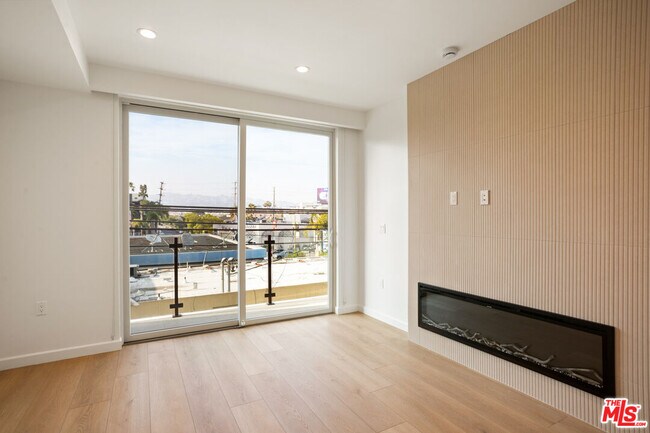 Building Photo - 1414 S Beverly Dr
