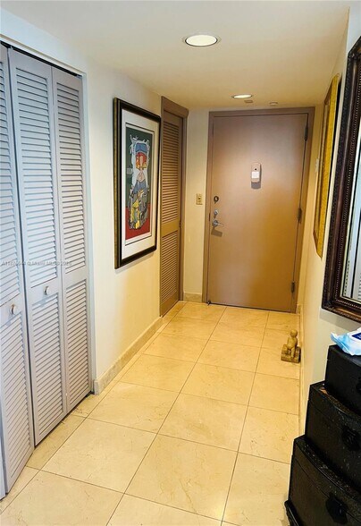 Building Photo - 2333 Brickell Ave