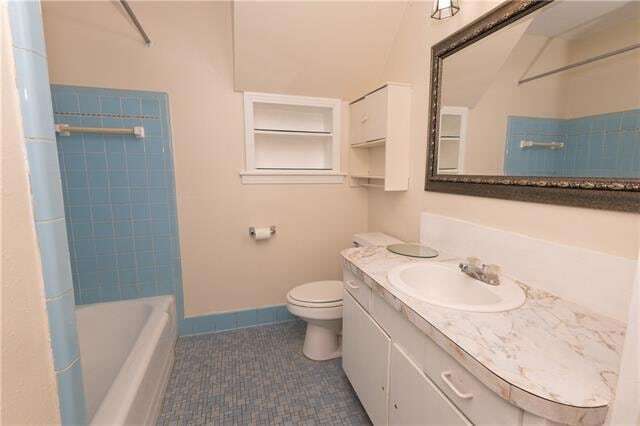 Building Photo - 3253 Reine Ave